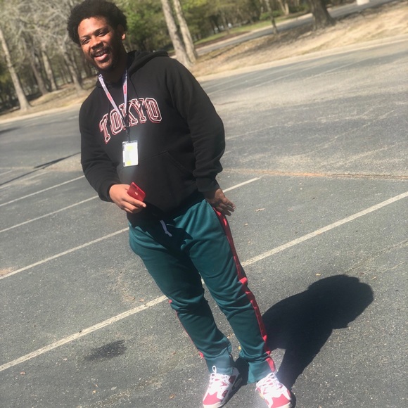 Meet your Posher, Darius - Picture 3 of 7